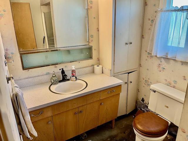 7 Valdez Lane, Watsonville CA: https://media.crmls.org/mediaz/83522150-7333-42dc-a07c-42267a6df864.jpg