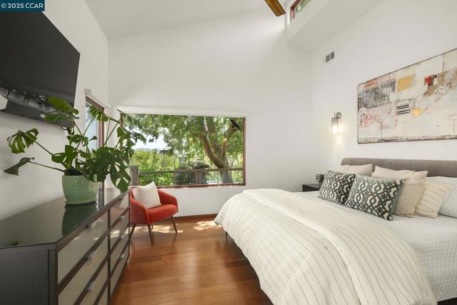 68 Terrace Rd, Walnut Creek CA: https://media.crmls.org/mediaz/83529d7a-6d79-4d51-8256-815bcc78d3d0.jpg