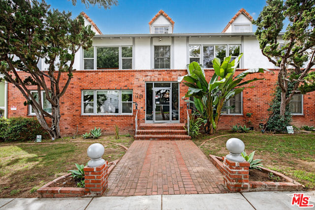 1429 Havenhurst Drive, West Hollywood CA: https://media.crmls.org/mediaz/8353a12c-686a-4861-b3e5-3355c358422b.jpg