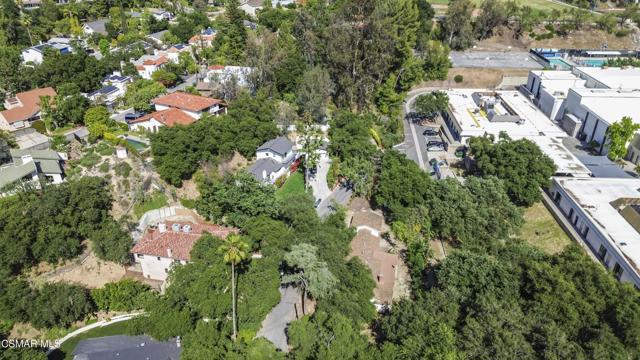 22950 Humming Bird Way, Calabasas CA: https://media.crmls.org/mediaz/8353bbb5-8324-46dd-9089-4d0aa110cee2.jpg