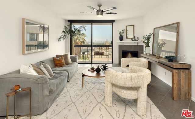 7320 Hawthorn Avenue, Los Angeles CA: https://media.crmls.org/mediaz/8353cbf1-7246-47d6-81d2-cbd47db56204.jpg