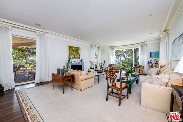 11080 Chalon Road, Los Angeles CA: https://media.crmls.org/mediaz/83541210-173d-4ddb-a8a8-0c893b4574a6.jpg