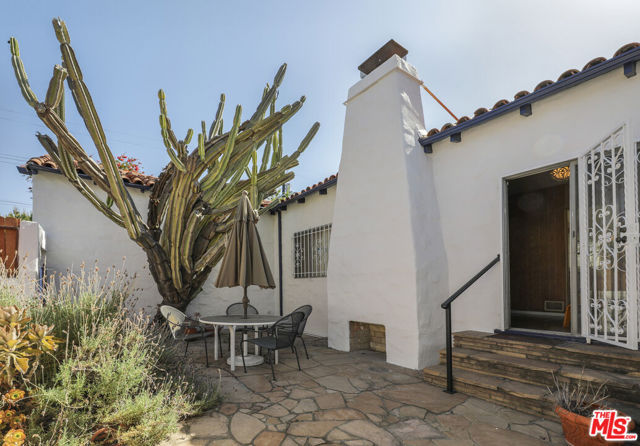 6281 Drexel Avenue, Los Angeles CA: https://media.crmls.org/mediaz/8354921d-6d6d-4c24-a16e-2c3f09728bb1.jpg