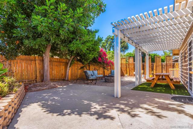17162 Poblado Ct, San Diego CA: https://media.crmls.org/mediaz/8354a2ee-9a2e-4a00-bb3b-e9c64533033c.jpg