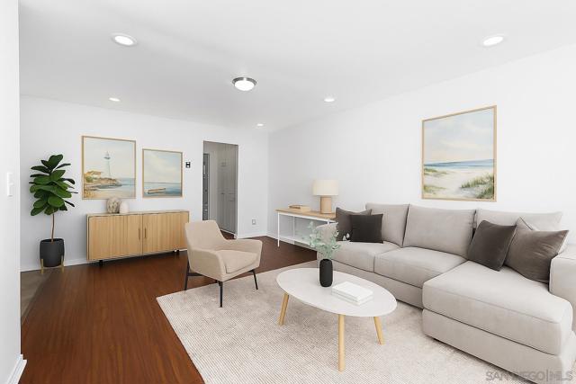 4750 Noyes St, San Diego CA: https://media.crmls.org/mediaz/8354e047-5e69-4507-9eb0-33b00de1fc0c.jpg
