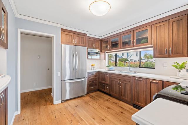 877 Balboa Lane, Foster City CA: https://media.crmls.org/mediaz/8354e960-ba39-41b4-b33d-6a6098dd3da0.jpg