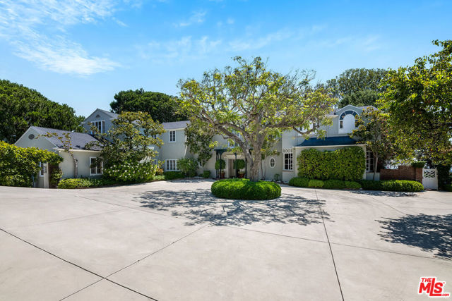 11080 Chalon Road, Los Angeles CA: https://media.crmls.org/mediaz/83553c47-409c-45da-a9eb-f83a1aae1d3c.jpg