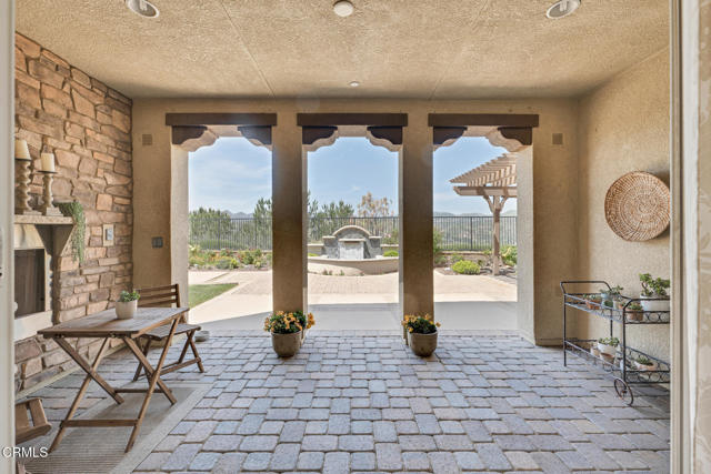 20752 Veneto Way, Porter Ranch CA: https://media.crmls.org/mediaz/8356d689-7801-4ae7-802a-731b7b664bd6.jpg