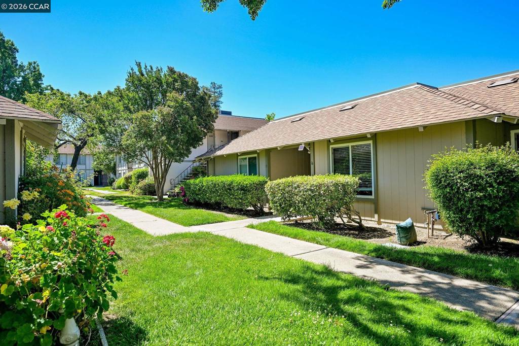 825 Oak Grove Rd #16