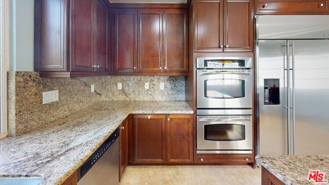 5655 COMO Circle, Woodland Hills CA: https://media.crmls.org/mediaz/83574a15-a906-4189-a8e8-1b17f9822e5c.jpg