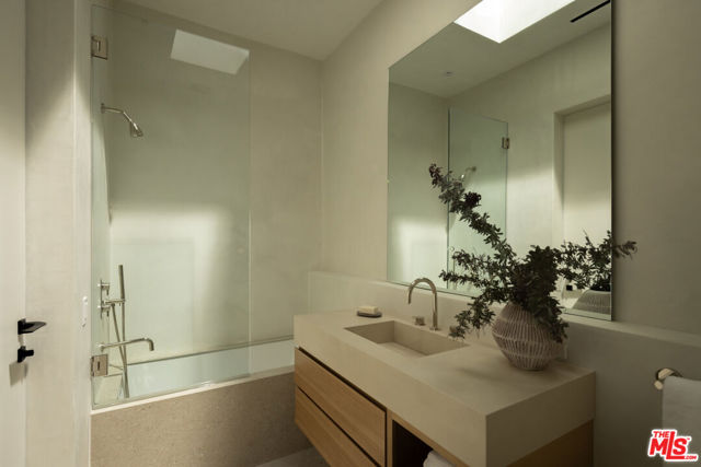 29200 Larkspur Lane, Malibu CA: https://media.crmls.org/mediaz/8357850d-f361-49f7-9e01-5457c5d6e1eb.jpg