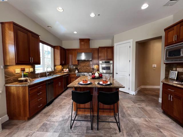 2344 Treadwell St, Livermore CA: https://media.crmls.org/mediaz/83584447-36c6-4466-8984-6b945a53e99c.jpg