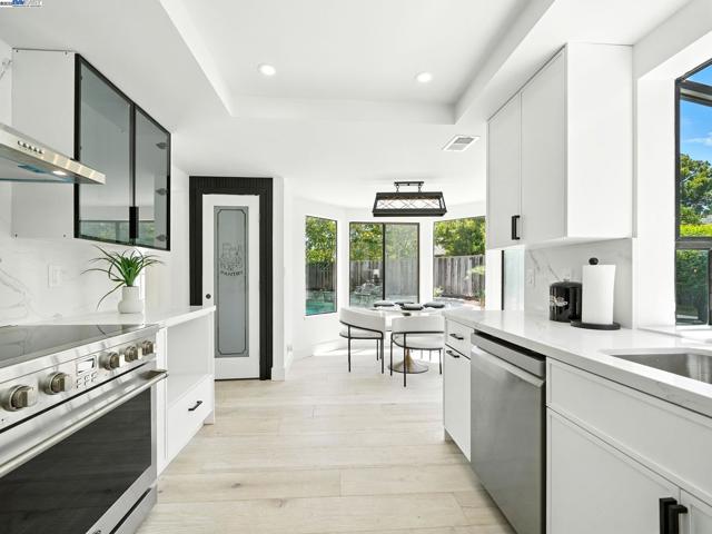 5995 Via Del Cielo, Pleasanton CA: https://media.crmls.org/mediaz/835858a9-b5f7-413f-9ded-00048368c24a.jpg