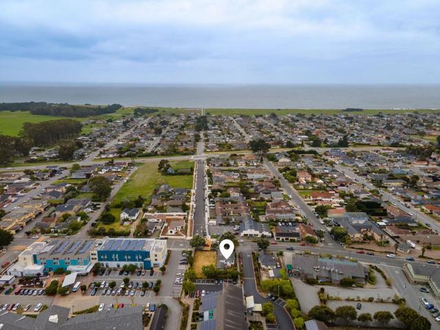 895 Main Street, Half Moon Bay CA: https://media.crmls.org/mediaz/83595a98-de45-4b65-b4d5-2827ed82c782.jpg