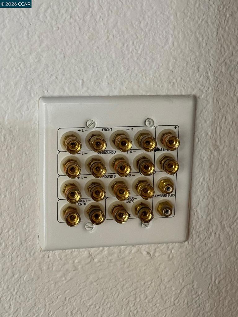 https://media.crmls.org/mediaz/8359c756-a731-489a-bf30-975b51429b4a.jpg?preset=X-Large
