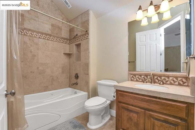 9050 Deer Valley Rd, Brentwood CA: https://media.crmls.org/mediaz/8359e49e-d1e8-41e4-b161-f46d0ddbe338.jpg