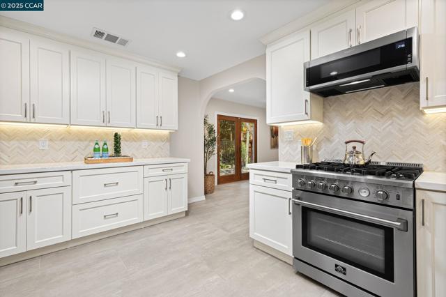 832 San Simeon Dr, Concord CA: https://media.crmls.org/mediaz/835a093f-634b-4023-8a3b-aace1c0f8073.jpg