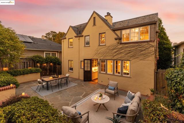 5815 Morpeth St, Oakland CA: https://media.crmls.org/mediaz/835a2df3-9dab-4b24-ae74-df31fcf73cc5.jpg
