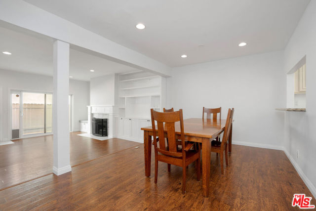 13948 Moorpark Street, Sherman Oaks CA: https://media.crmls.org/mediaz/835ba657-1a58-48a0-aef7-b66aa4fa26e9.jpg