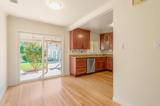 560 6th Avenue, Menlo Park CA: https://media.crmls.org/mediaz/835be9a5-7d5e-4e55-a93e-5965a24c5cd0.jpg