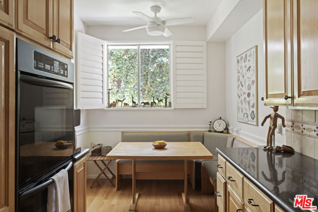 4949 Genesta Avenue, Encino CA: https://media.crmls.org/mediaz/835cb327-fd18-408a-8b4f-e67536b5cc8a.jpg