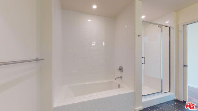 1155 S Grand Avenue, Los Angeles CA: https://media.crmls.org/mediaz/835de4d6-39b1-4f5c-87c4-656747449421.jpg