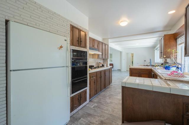 1171 Sylvan Place, Monterey CA: https://media.crmls.org/mediaz/835e3126-9918-4a42-a260-0a6050d2d545.jpg