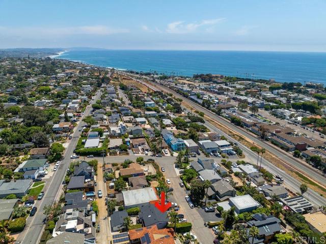 835 Dewitt Avenue, Encinitas CA: https://media.crmls.org/mediaz/835e4d4f-63c9-449f-8515-215e7470d5f5.jpg