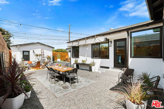 3625 Somerset Drive, Los Angeles CA: https://media.crmls.org/mediaz/835fa15f-da9d-4f25-a2cc-c7873baf11c5.jpg