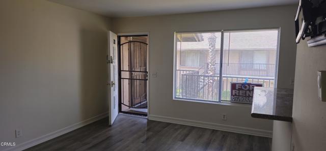 1925 Ginger Street, Oxnard CA: https://media.crmls.org/mediaz/83600689-0eac-4390-9cfc-1bfe35fa1067.jpg