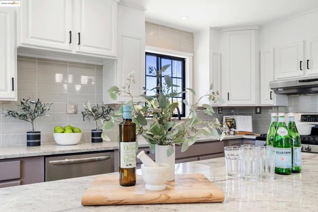 2391 Rancho Rd, El Sobrante CA: https://media.crmls.org/mediaz/83600729-346b-4302-bed1-cdc6d2bbcde2.jpg