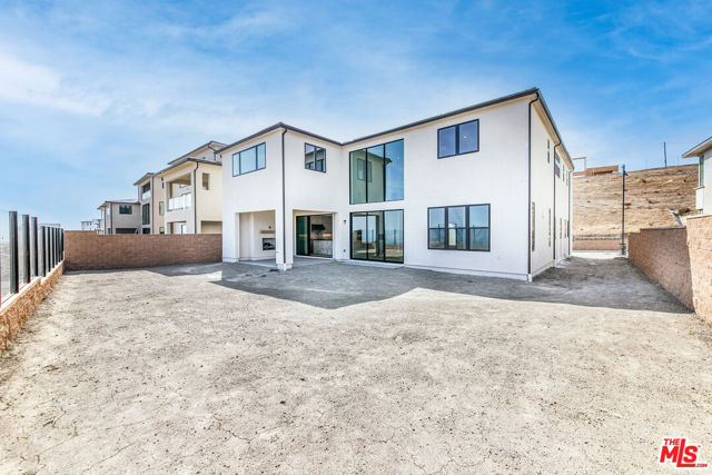11770 N Hillsborough Lane, Porter Ranch CA: https://media.crmls.org/mediaz/8360635a-a39e-4244-9475-eb205ac85bff.jpg