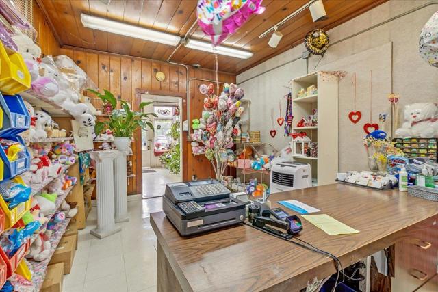 915 E Julian Street, San Jose CA: https://media.crmls.org/mediaz/8360d6c1-4da6-480e-b820-83404bb12534.jpg