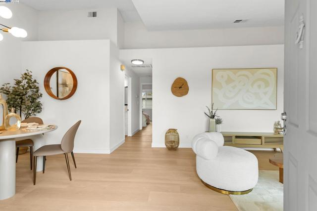 114 Hackamore Ln, Fremont CA: https://media.crmls.org/mediaz/8360daed-c641-479c-8e17-8903fa89f890.jpg