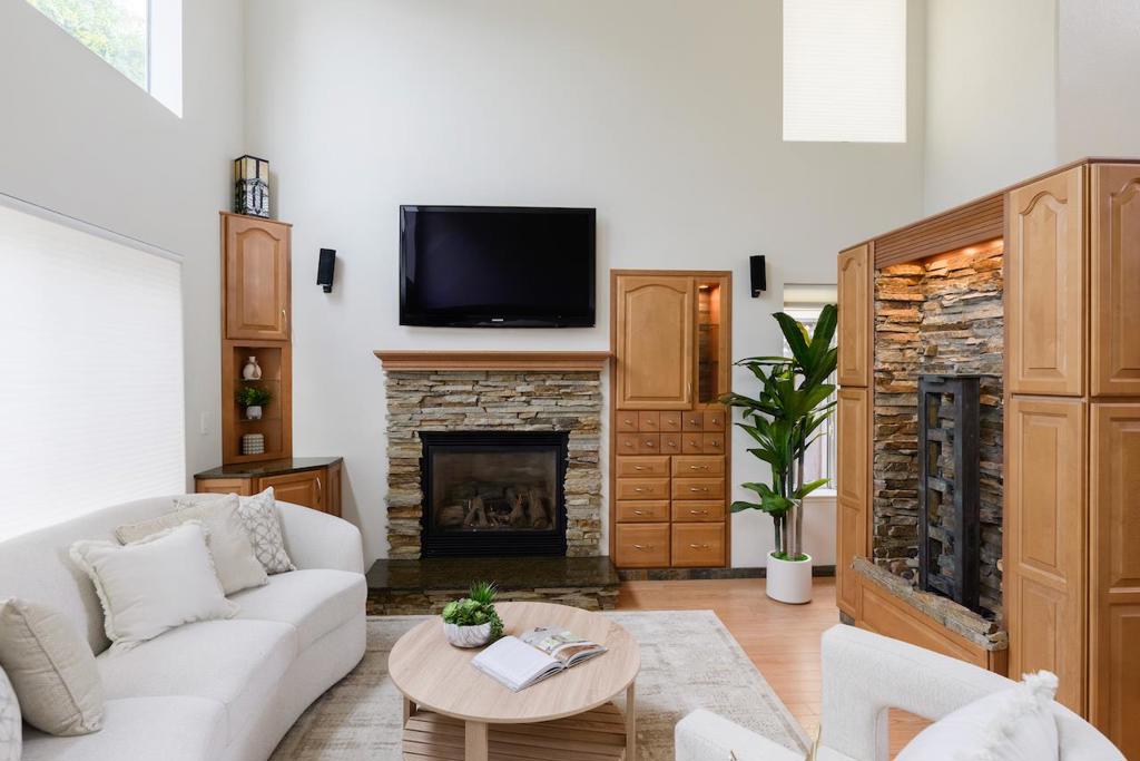 https://media.crmls.org/mediaz/8360fde4-d45d-4d7e-92b7-dc78b6c4e9bc.jpg?preset=X-Large