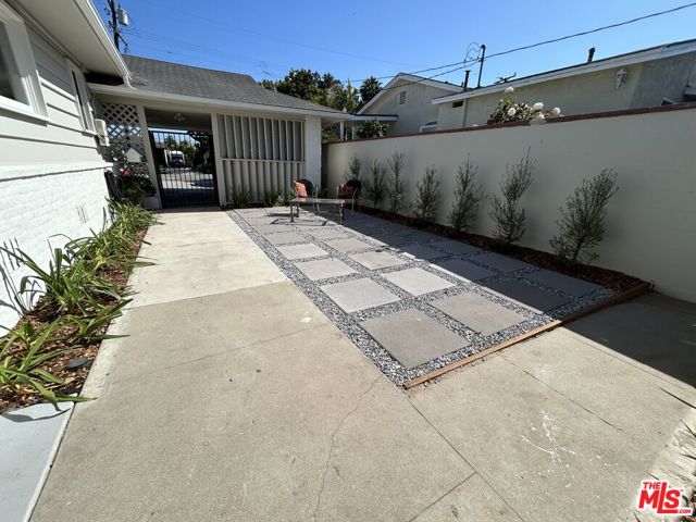 4203 W 141st Street, Hawthorne CA: https://media.crmls.org/mediaz/83614625-4059-4ec5-b788-cc22bf76b0c6.jpg