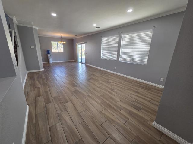 Detail Gallery Image 7 of 38 For 1349 Lucero, Chula Vista,  CA 91911 - 4 Beds | 3 Baths