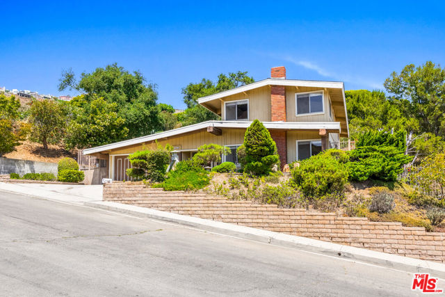 16619 Bienveneda Place photo 3