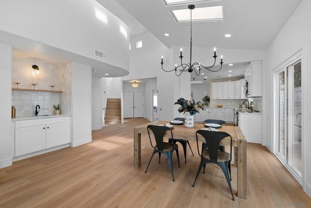 4979 Poseidon Way, Oceanside CA: https://media.crmls.org/mediaz/83620e9b-5b12-40a5-955f-8b04bef9c133.jpg