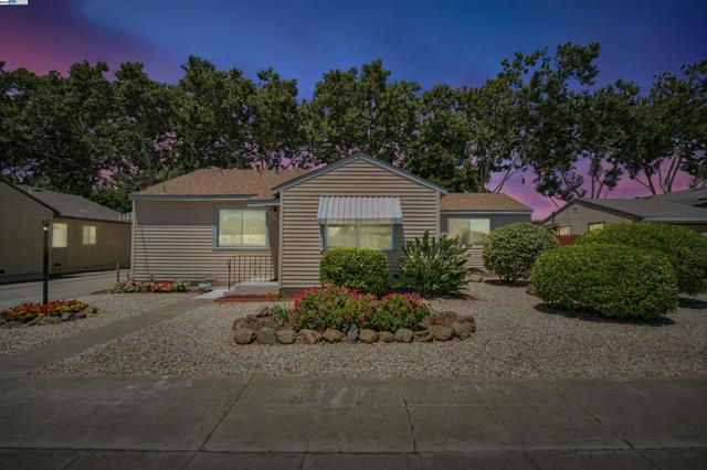 1105 Gardner Blvd., San Leandro CA: https://media.crmls.org/mediaz/83625ec3-ee68-4a3d-b5c7-4a9b33e8eb1a.jpg