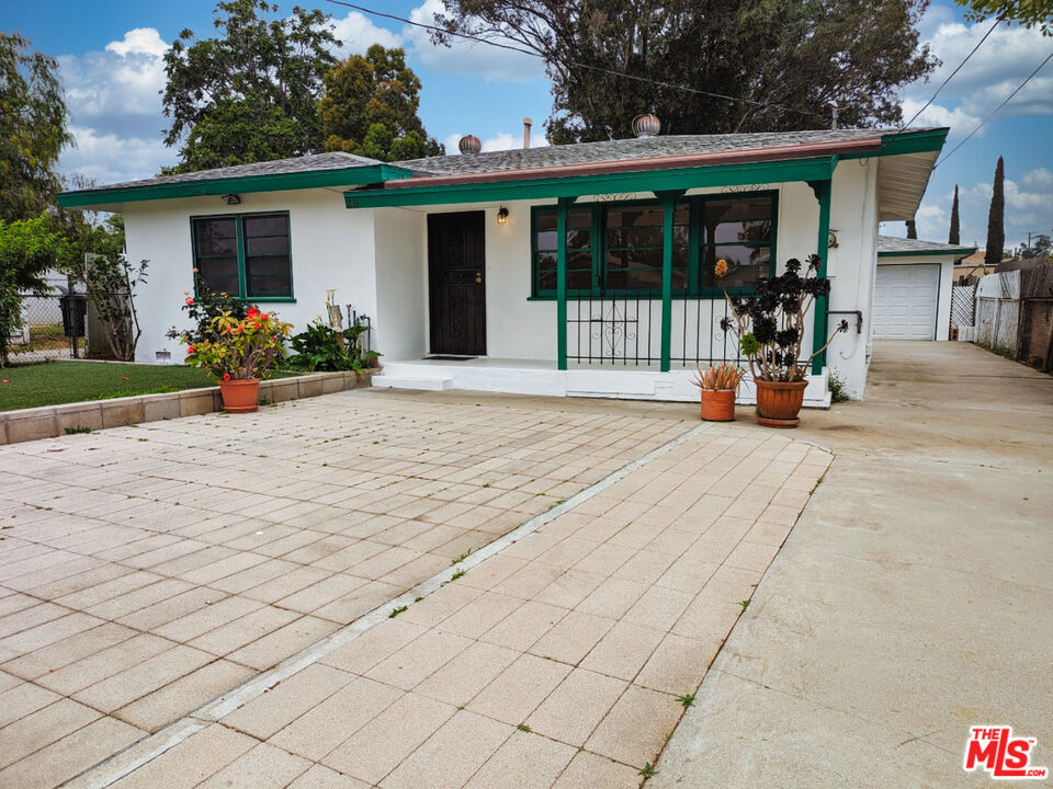 1233 S Vine Avenue, Ontario, CA 91762