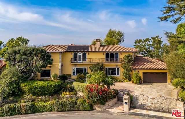 3595 Wonder View Drive, Los Angeles CA: https://media.crmls.org/mediaz/8362ac55-c431-4846-88d1-42105e820962.jpg