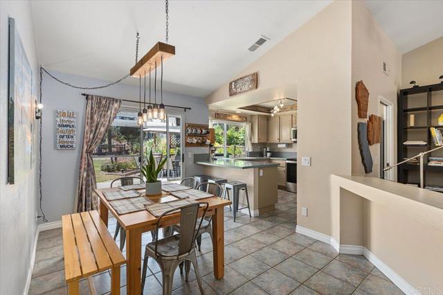 Detail Gallery Image 12 of 54 For 819 Corte Merano, Escondido,  CA 92026 - 3 Beds | 2 Baths