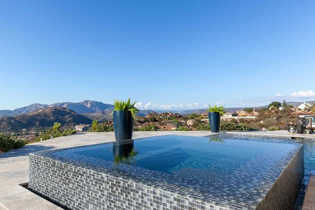 328 AMY WAY, Alpine CA: https://media.crmls.org/mediaz/8363a9e4-e444-48ea-b20e-0f17d8ab4bd1.jpg