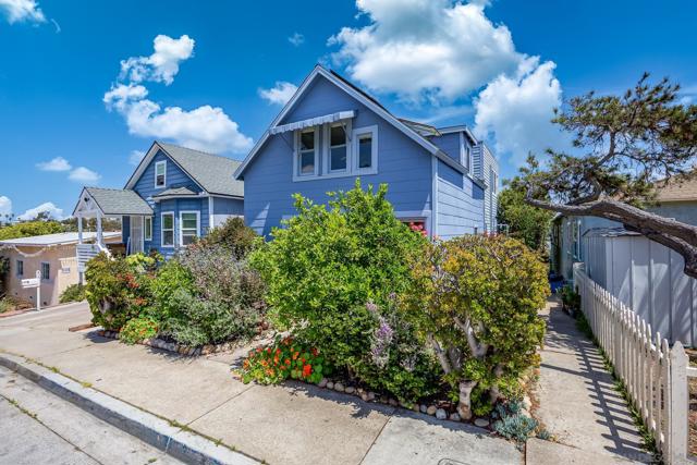 405 Langley St, San Diego CA: https://media.crmls.org/mediaz/8363bace-d7af-4955-b302-3a5ce3def808.jpg