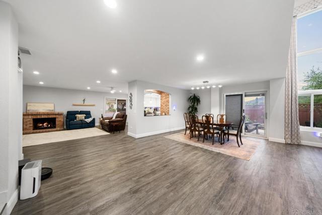 Detail Gallery Image 9 of 40 For 18383 Chetenham Ct, Rancho Bernardo (San Diego),  CA 92128 - 5 Beds | 3 Baths