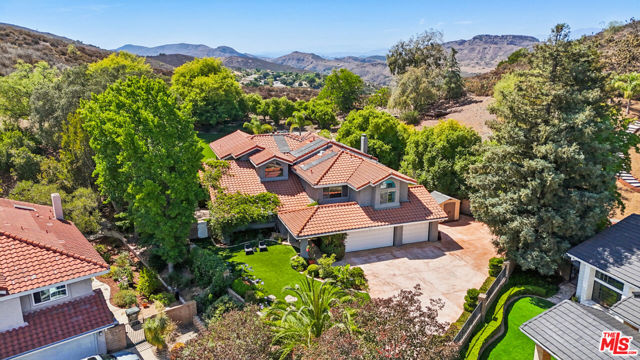 2084 Hopewell Court, Thousand Oaks CA: https://media.crmls.org/mediaz/8363d0da-52c8-4e3b-b1a8-12810779685f.jpg