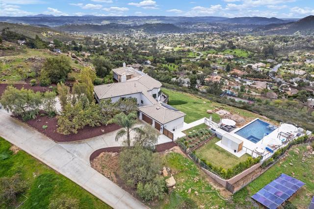 15484 Markar Rd, Poway CA: https://media.crmls.org/mediaz/8363da2b-db33-4646-878e-ae42581da3f9.jpg