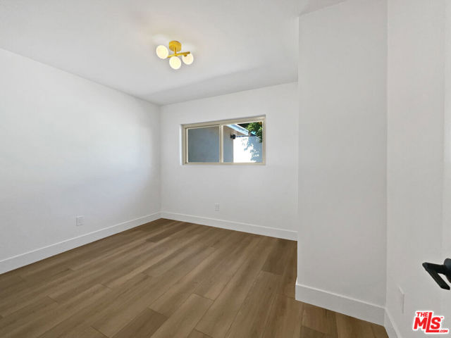 5736 Vantage Avenue, Valley Village CA: https://media.crmls.org/mediaz/83641d9c-c690-49a3-857d-c3c39d6a9b30.jpg