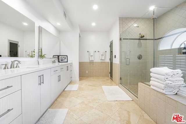 3485 Ridgeford Drive, Westlake Village CA: https://media.crmls.org/mediaz/83647f86-3a63-4dce-932b-70839bb2c2f5.jpg